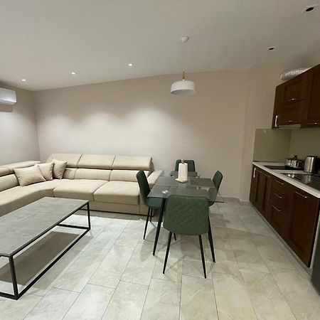 Sevians Apartments Golem  Luaran gambar
