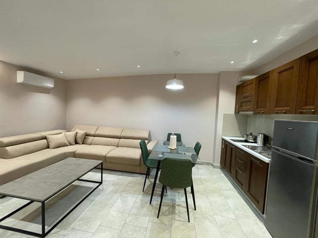 Sevians Apartments Golem  Luaran gambar