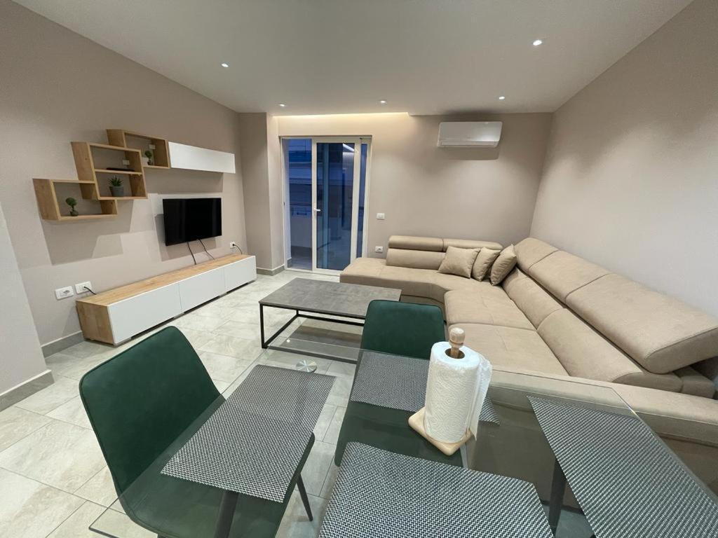 Sevians Apartments Golem  Luaran gambar