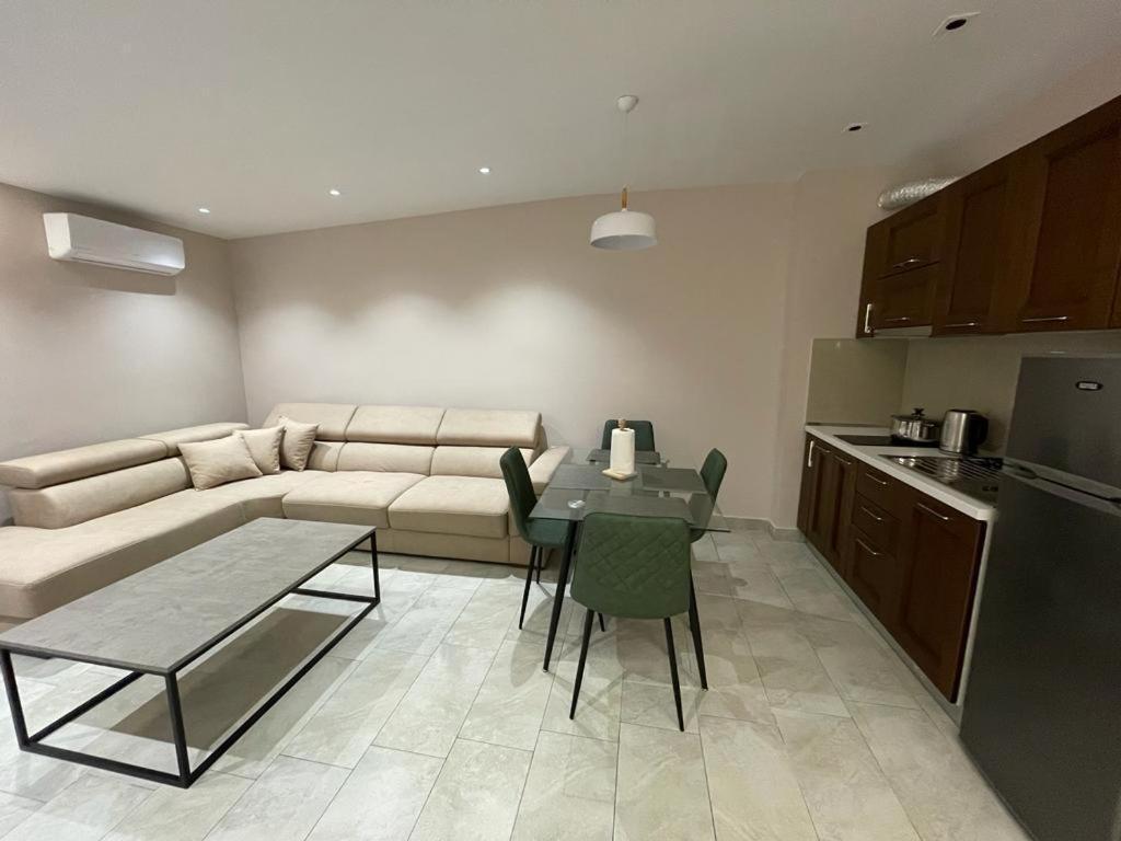 Sevians Apartments Golem  Luaran gambar