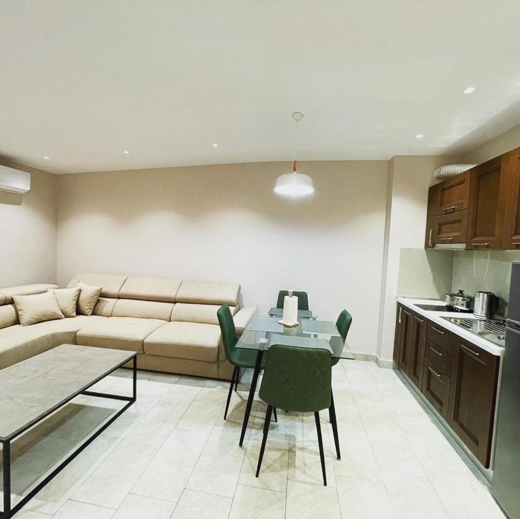 Sevians Apartments Golem  Luaran gambar