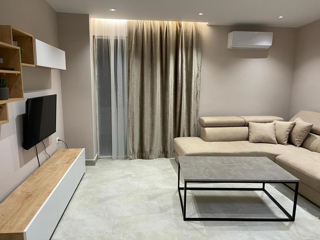 Sevians Apartments Golem  Luaran gambar